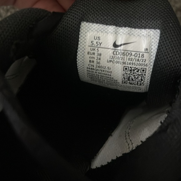 Nike - Picture 7 of 7